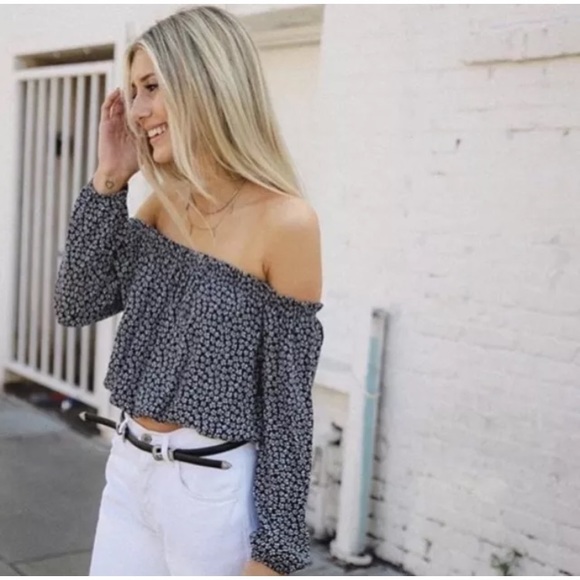 Brandy Melville Maura Black and white floral off the shoulder cropped top - Picture 2 of 6